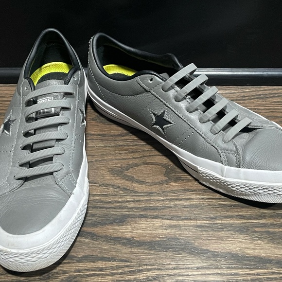 Converse mens size 8 - Picture 3 of 4